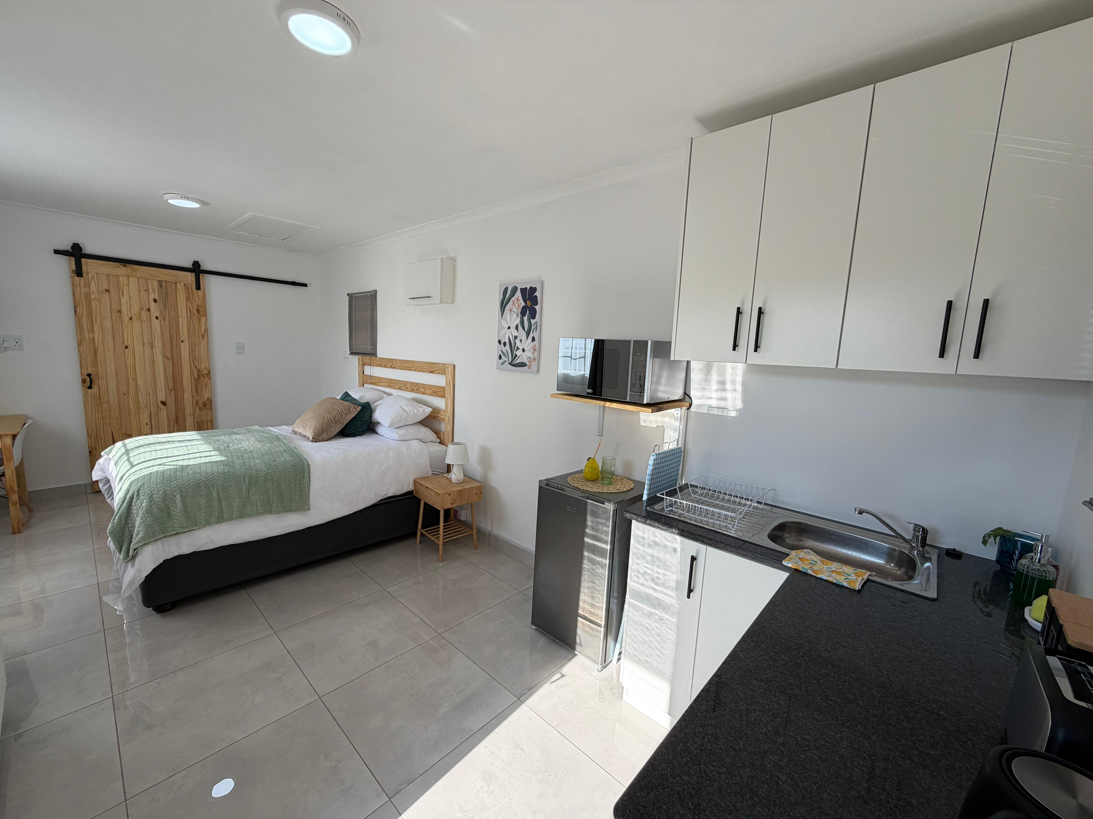 Spacious Cottage bedroom